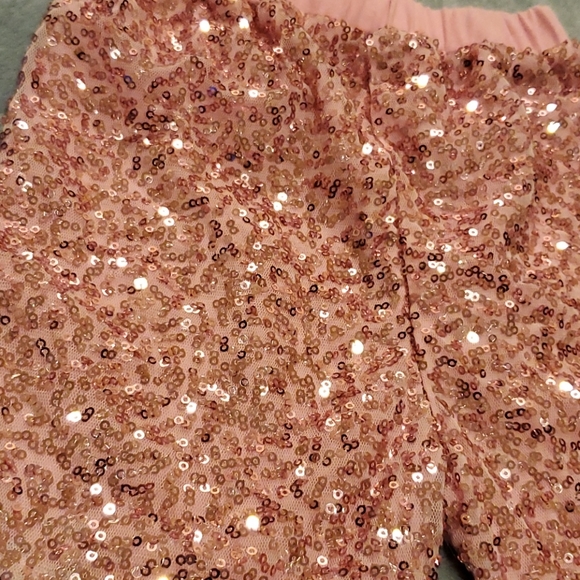 💫 5T LIGHT PINK RAZZLE DAZZLE SHORTS 💫 - Picture 2 of 3
